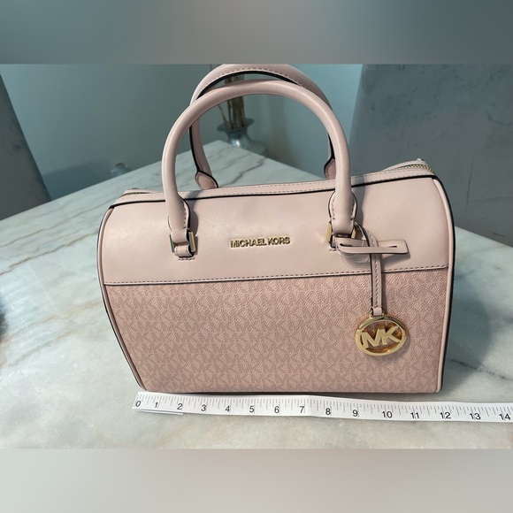 Michael Kors women Medium Duffel Satchel bag. Handbag purse and crossbody NEW. - Picture 11 of 16